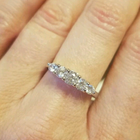 Jewelry - Stunning white sapphire crystal promise ring